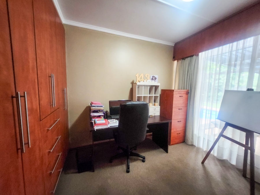 4 Bedroom Property for Sale in Flamwood North West